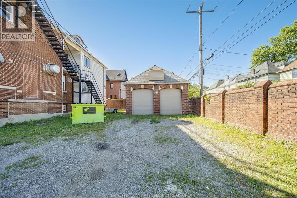 801 VICTORIA AVENUE - 4