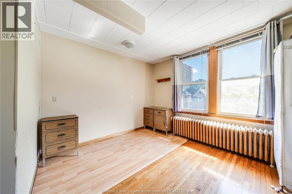 801 VICTORIA AVENUE - 40