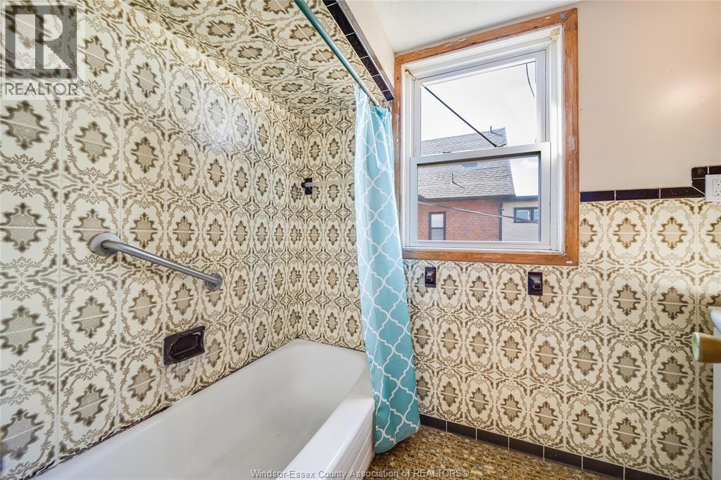 801 VICTORIA AVENUE - 42
