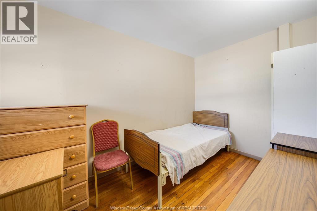801 VICTORIA AVENUE - 43