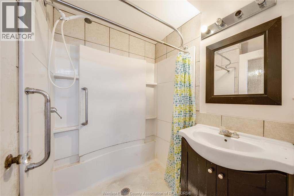 801 VICTORIA AVENUE - 45