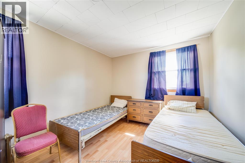 801 VICTORIA AVENUE - 46