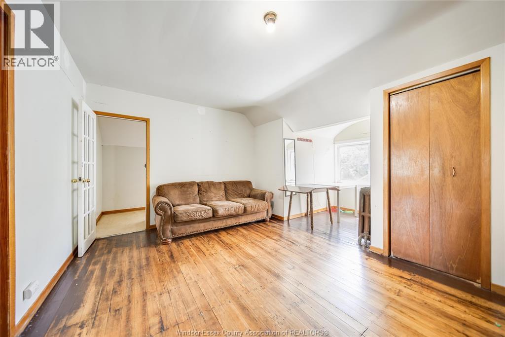 801 VICTORIA AVENUE - 49