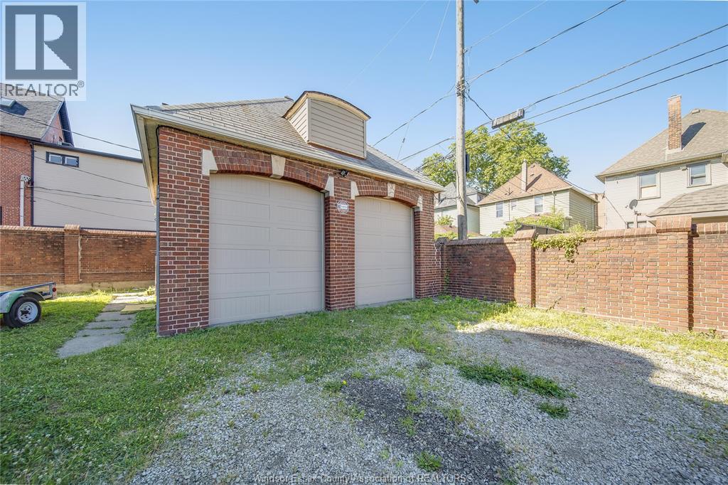 801 VICTORIA AVENUE - 5