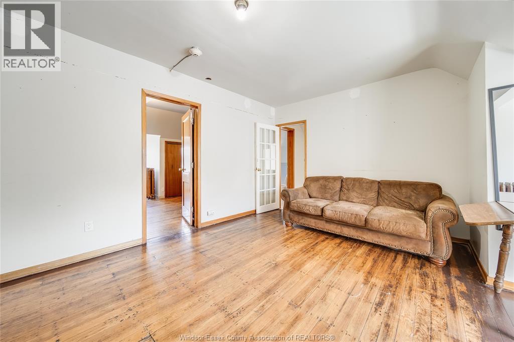 801 VICTORIA AVENUE - 50