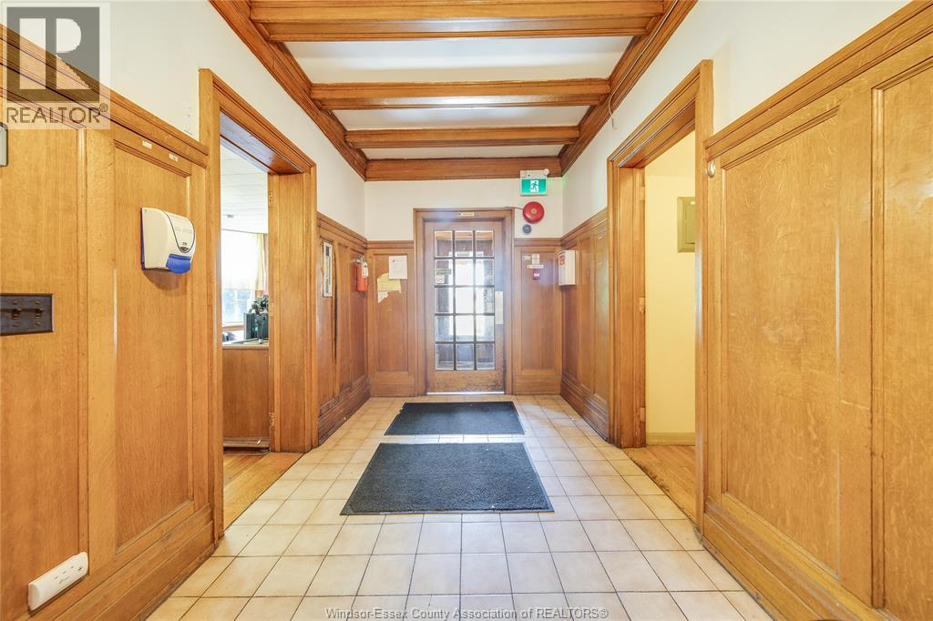 801 VICTORIA AVENUE - 6