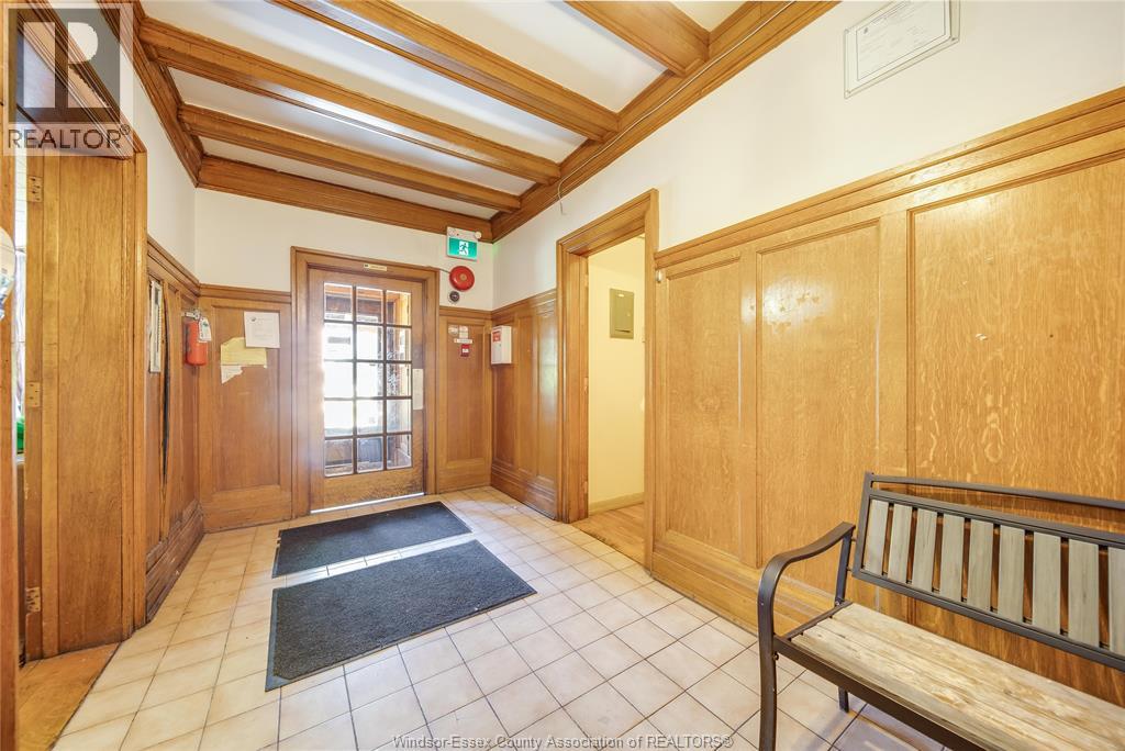 801 VICTORIA AVENUE - 7