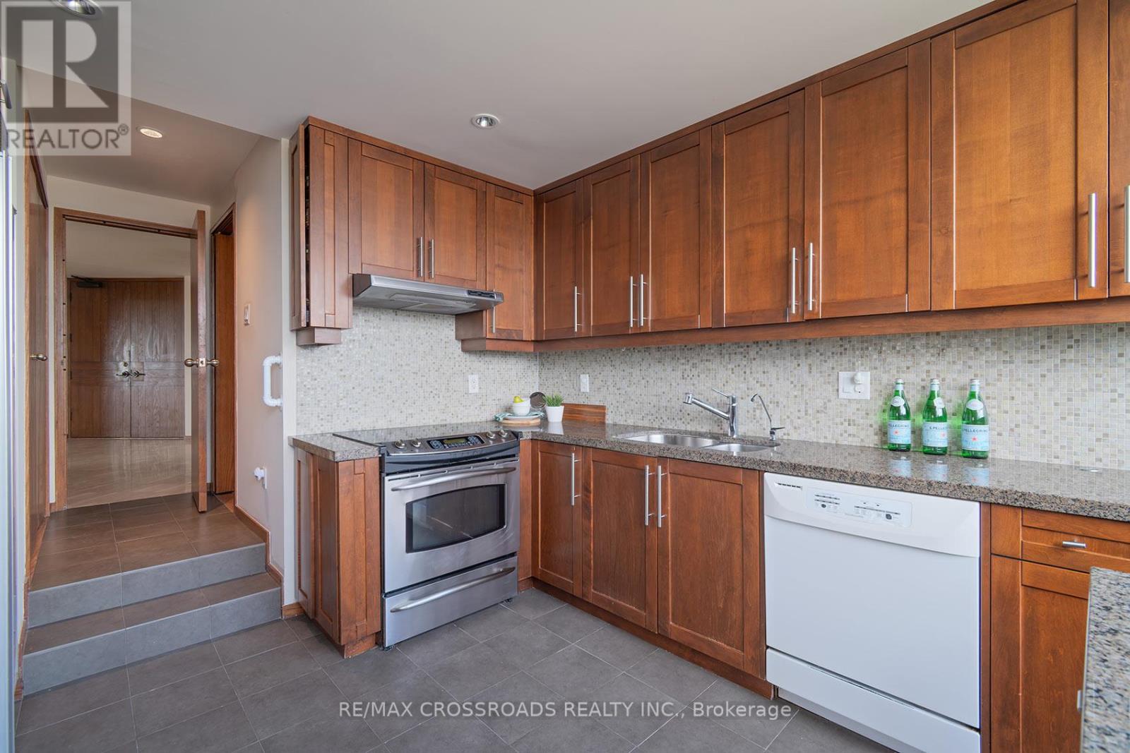 150 HEATH ST W 1301-1302 - 16