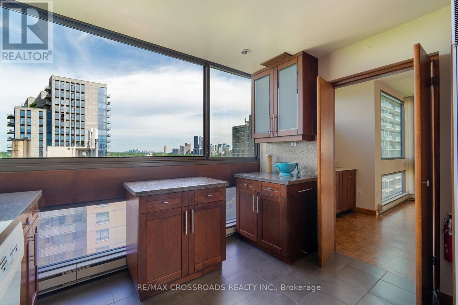 150 HEATH ST W 1301-1302 - 17