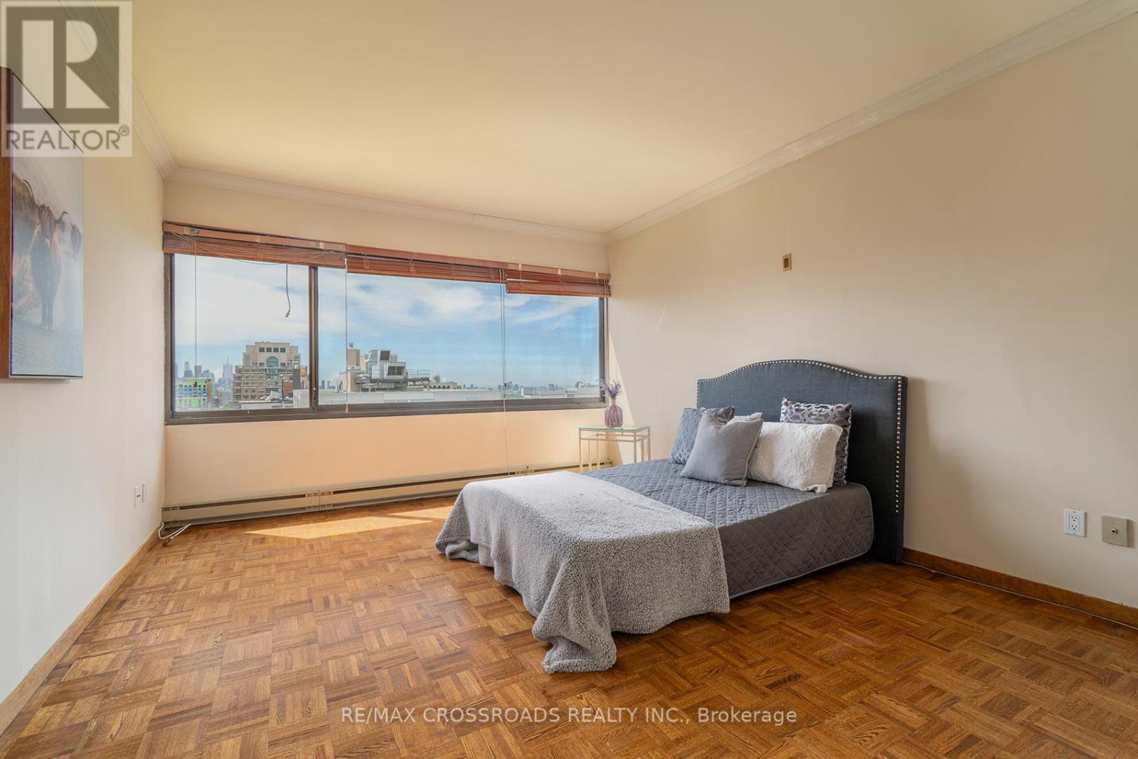 150 HEATH ST W 1301-1302 - 32