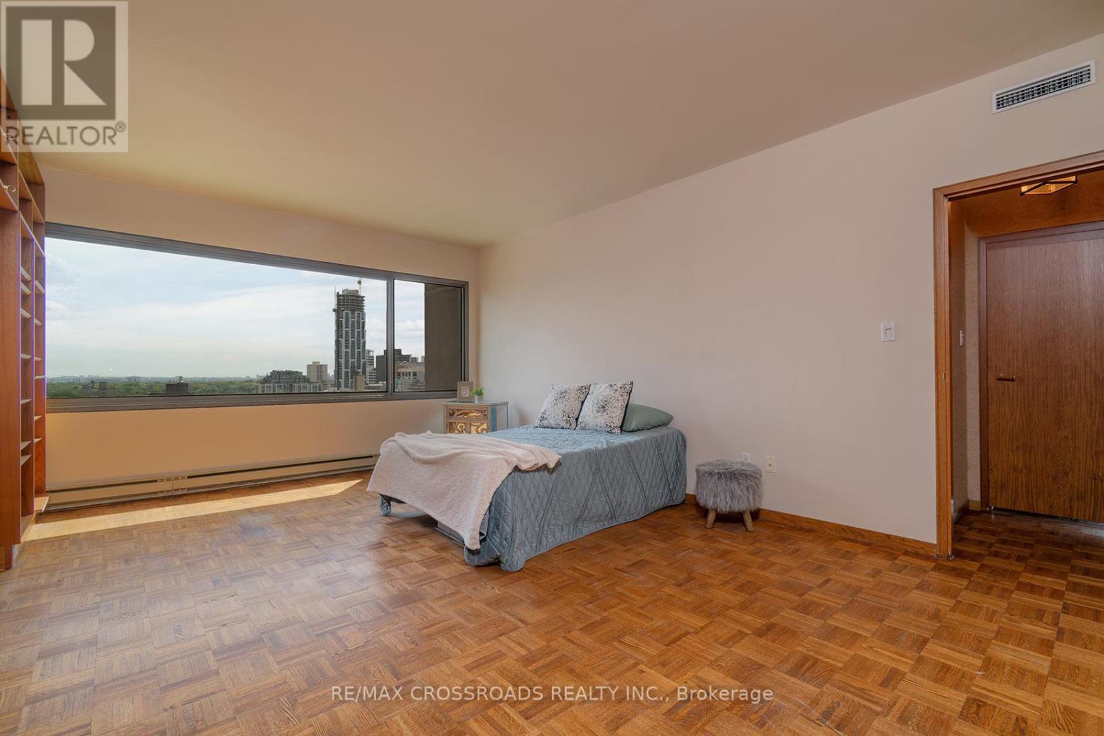 150 HEATH ST W 1301-1302 - 38