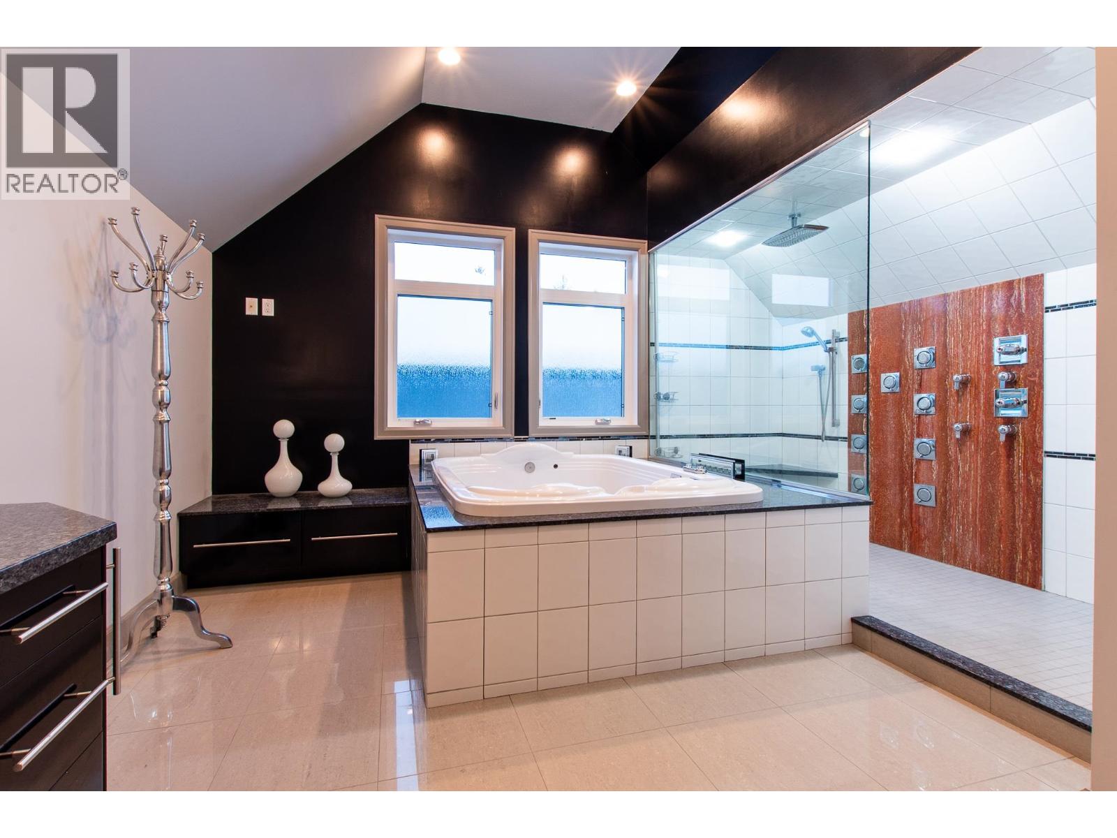 Photo 16 of 41 — 3985 EVA PLACE · Prince George, BC