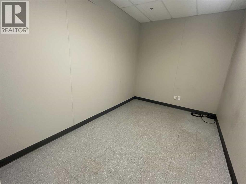 9101 150 Avenue — photo 17