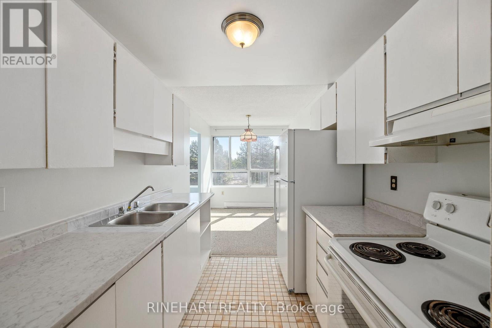 #311 600 GRENFELL DRIVE - 16
