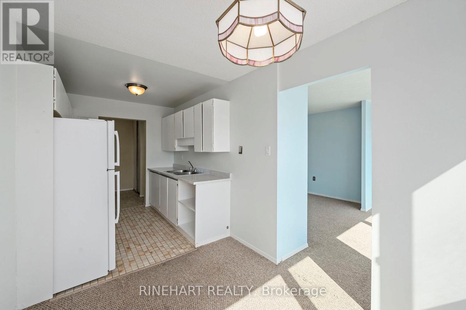#311 600 GRENFELL DRIVE - 17