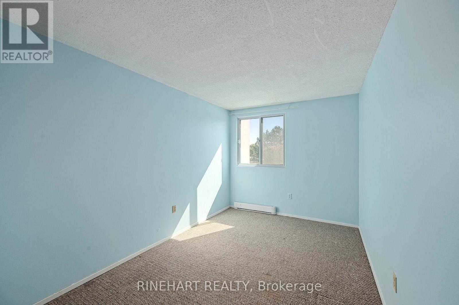#311 600 GRENFELL DRIVE - 18