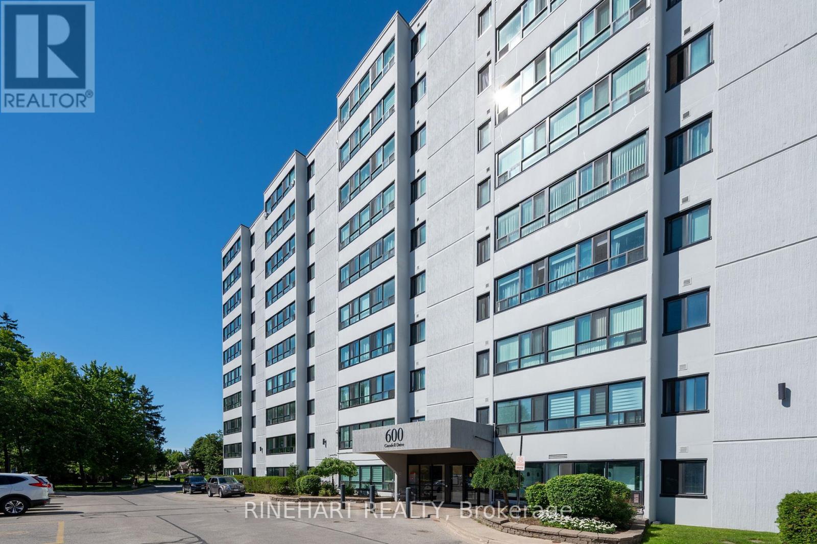 #311 600 GRENFELL DRIVE - 3