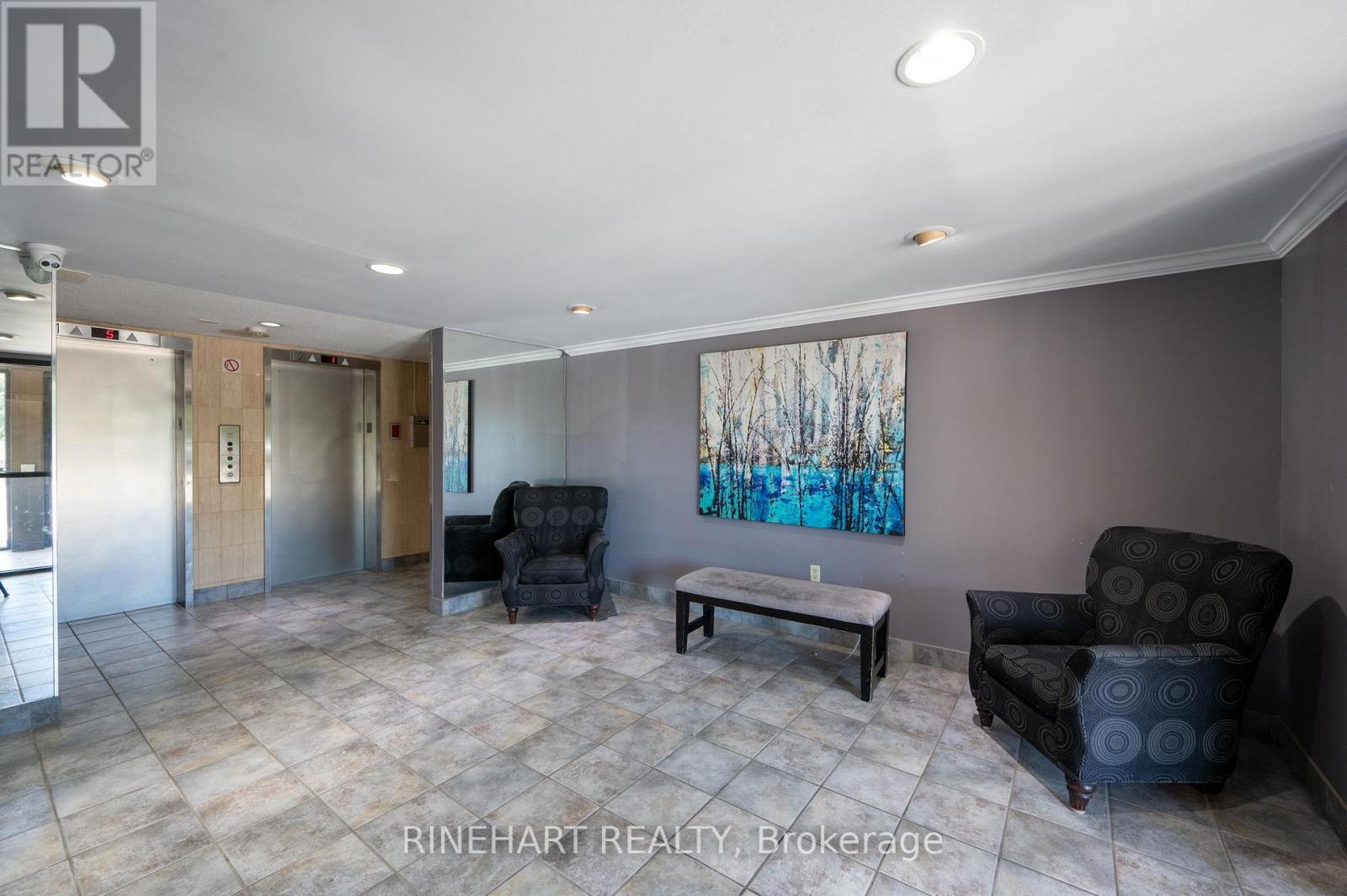 #311 600 GRENFELL DRIVE - 5