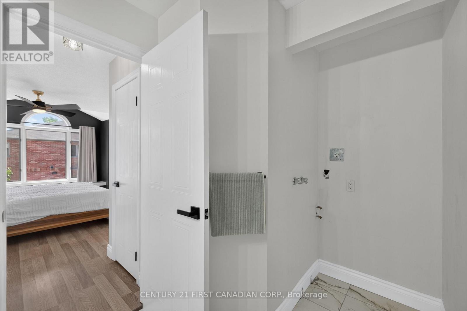 #28 1478 ADELAIDE STREET N - 23