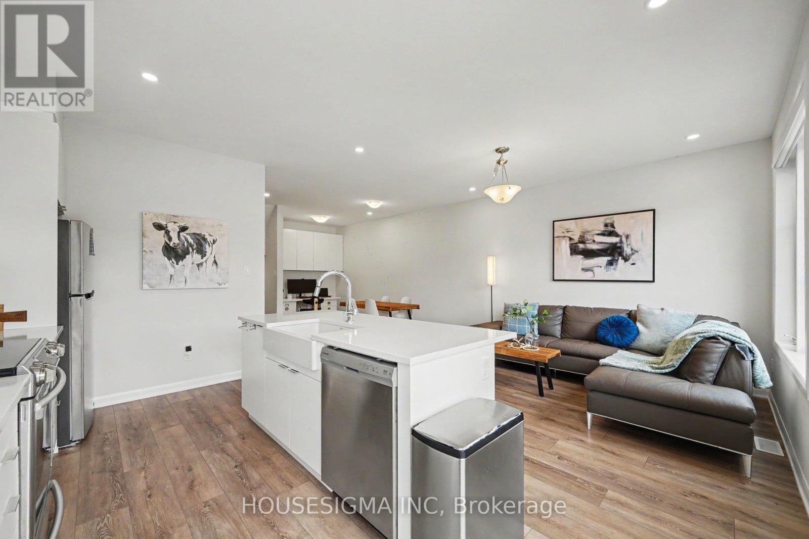 2 Bed, 2 Bath House for Sale in Ottawa – 315 RAHEEN COURT, Ottawa – MLS# X13487238 - Image 19