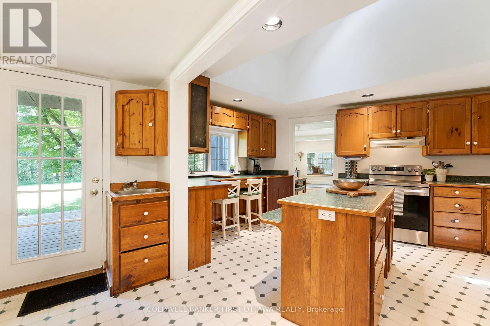 1358 RIDEAU FERRY ROAD - 19