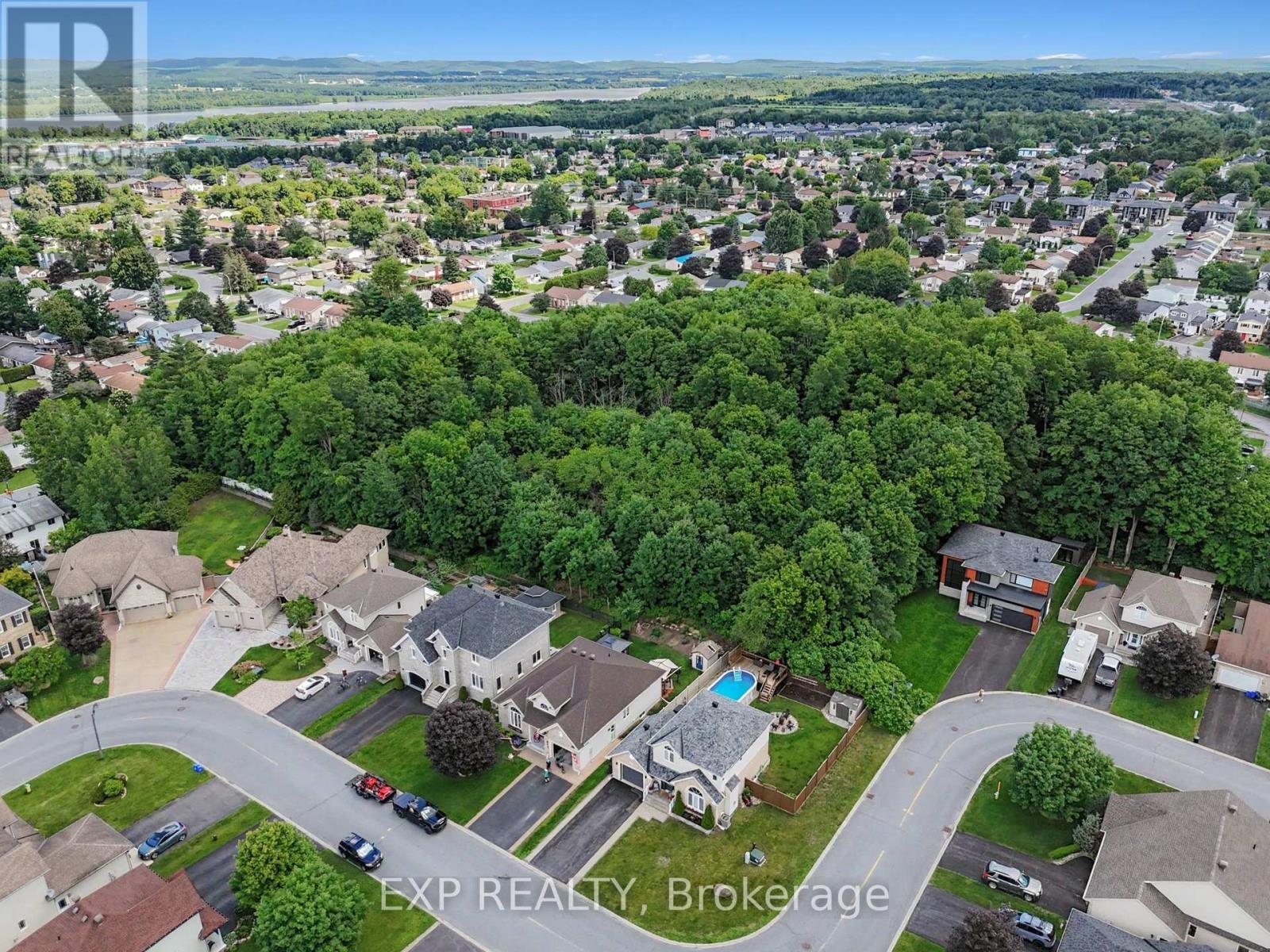 212 JASPER CRESCENT - 11