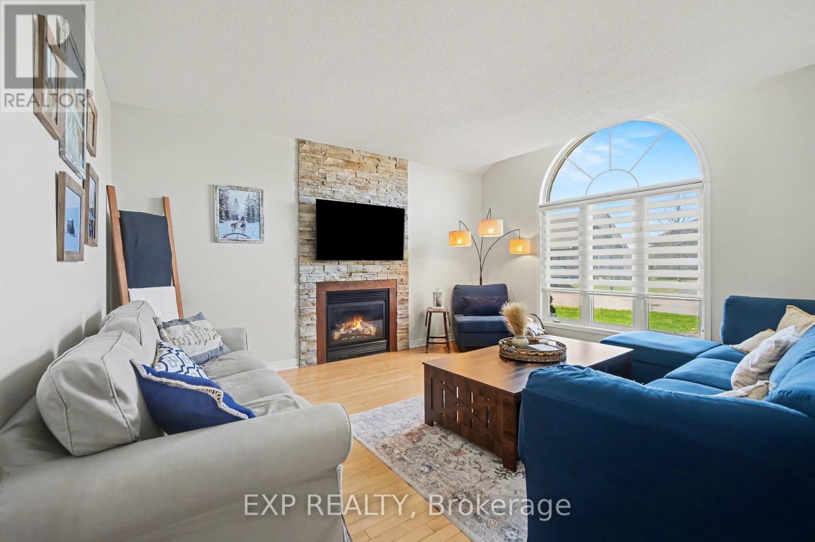 212 JASPER CRESCENT - 15