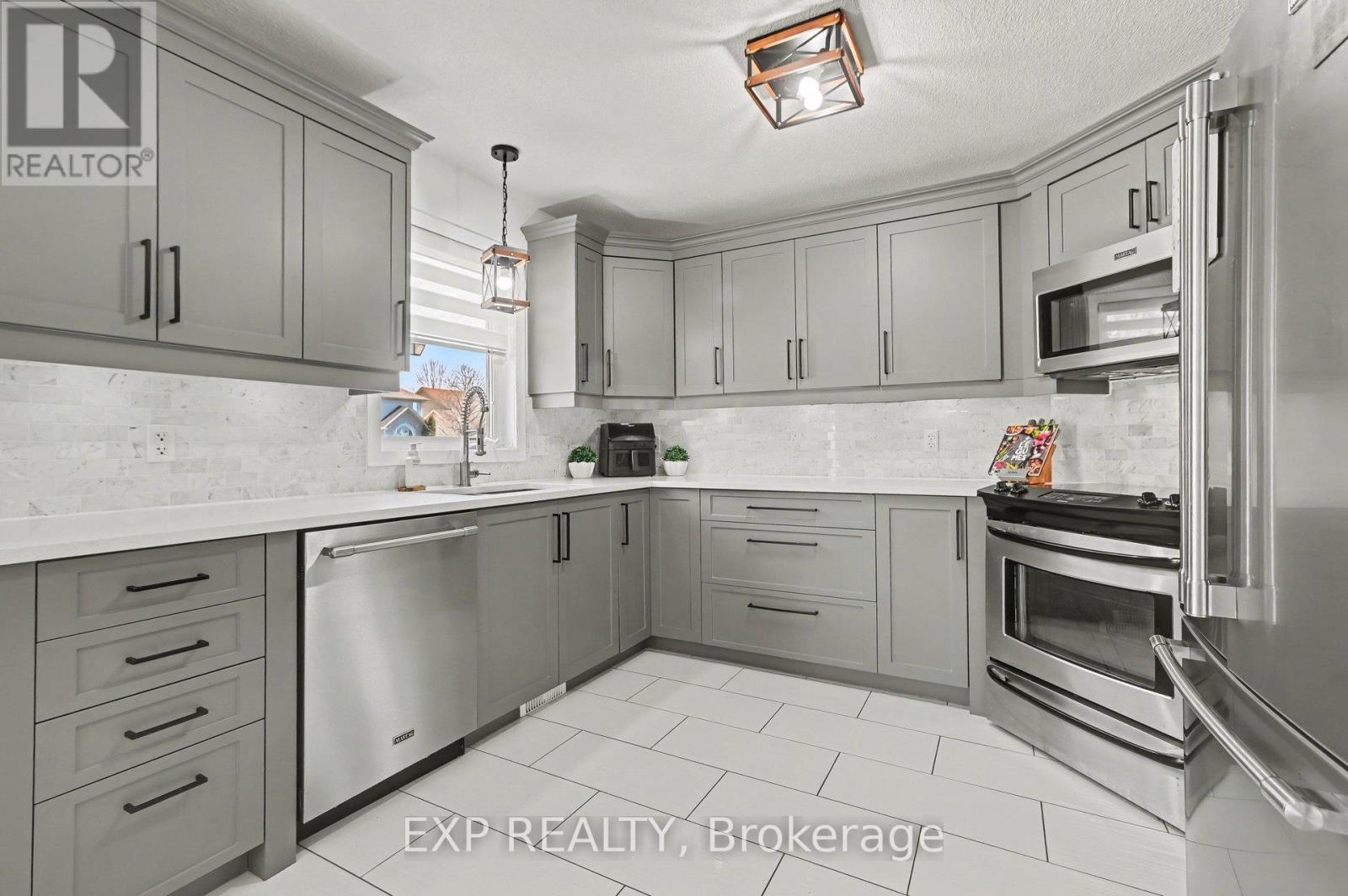 212 JASPER CRESCENT - 18