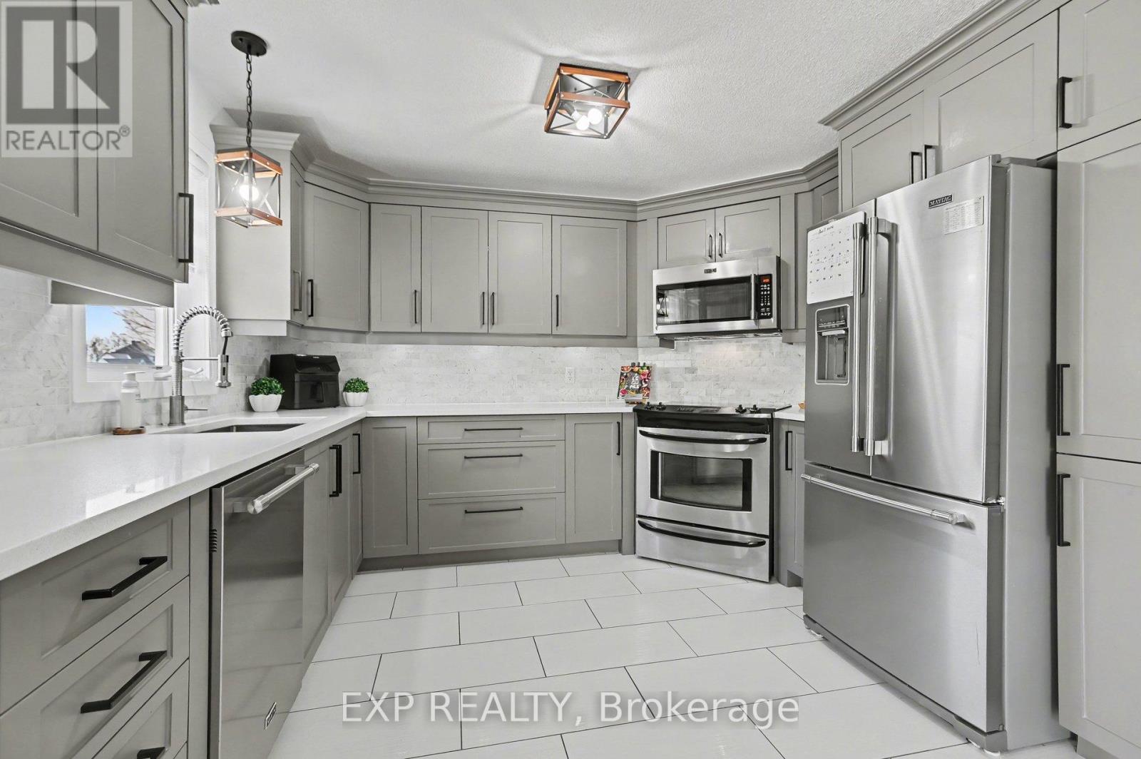 212 JASPER CRESCENT - 19