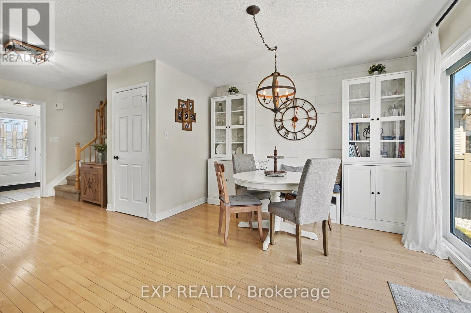 212 JASPER CRESCENT - 21