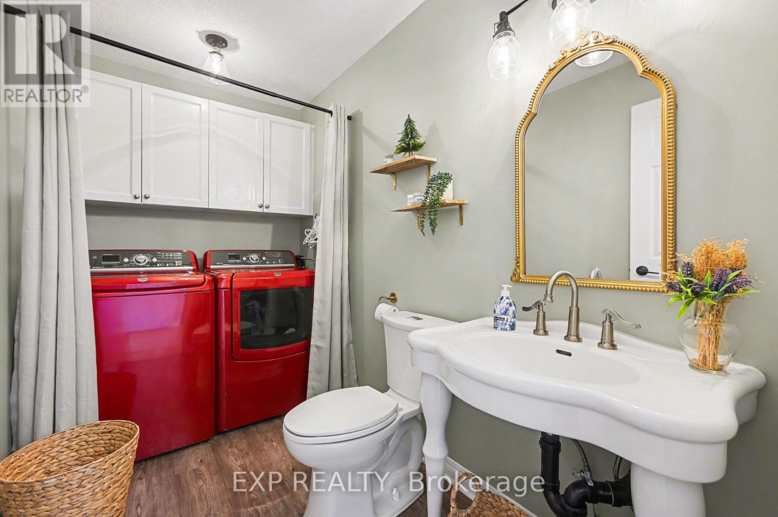 212 JASPER CRESCENT - 23