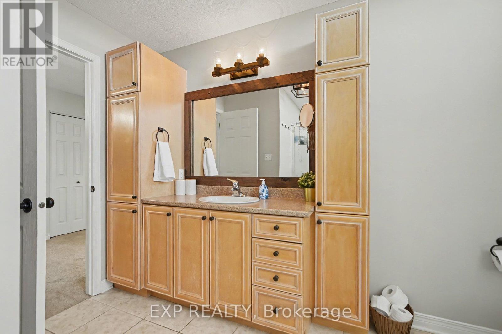 212 JASPER CRESCENT - 28