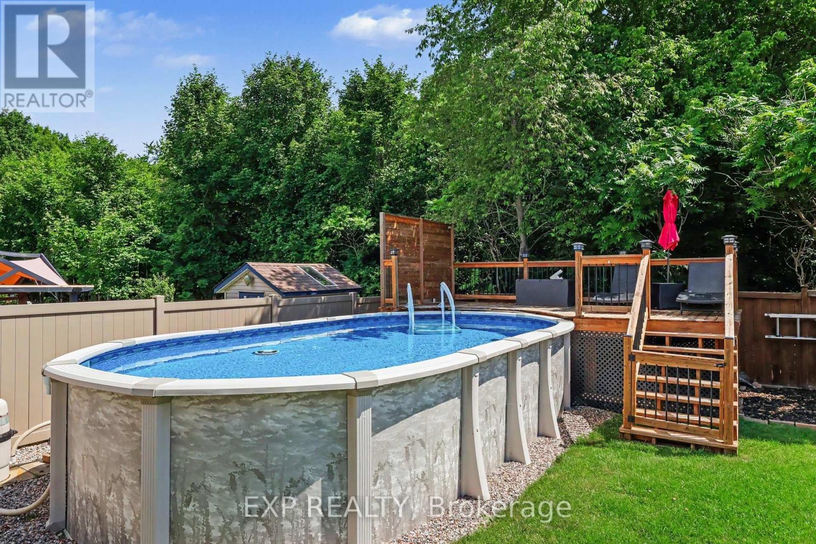 212 JASPER CRESCENT - 3