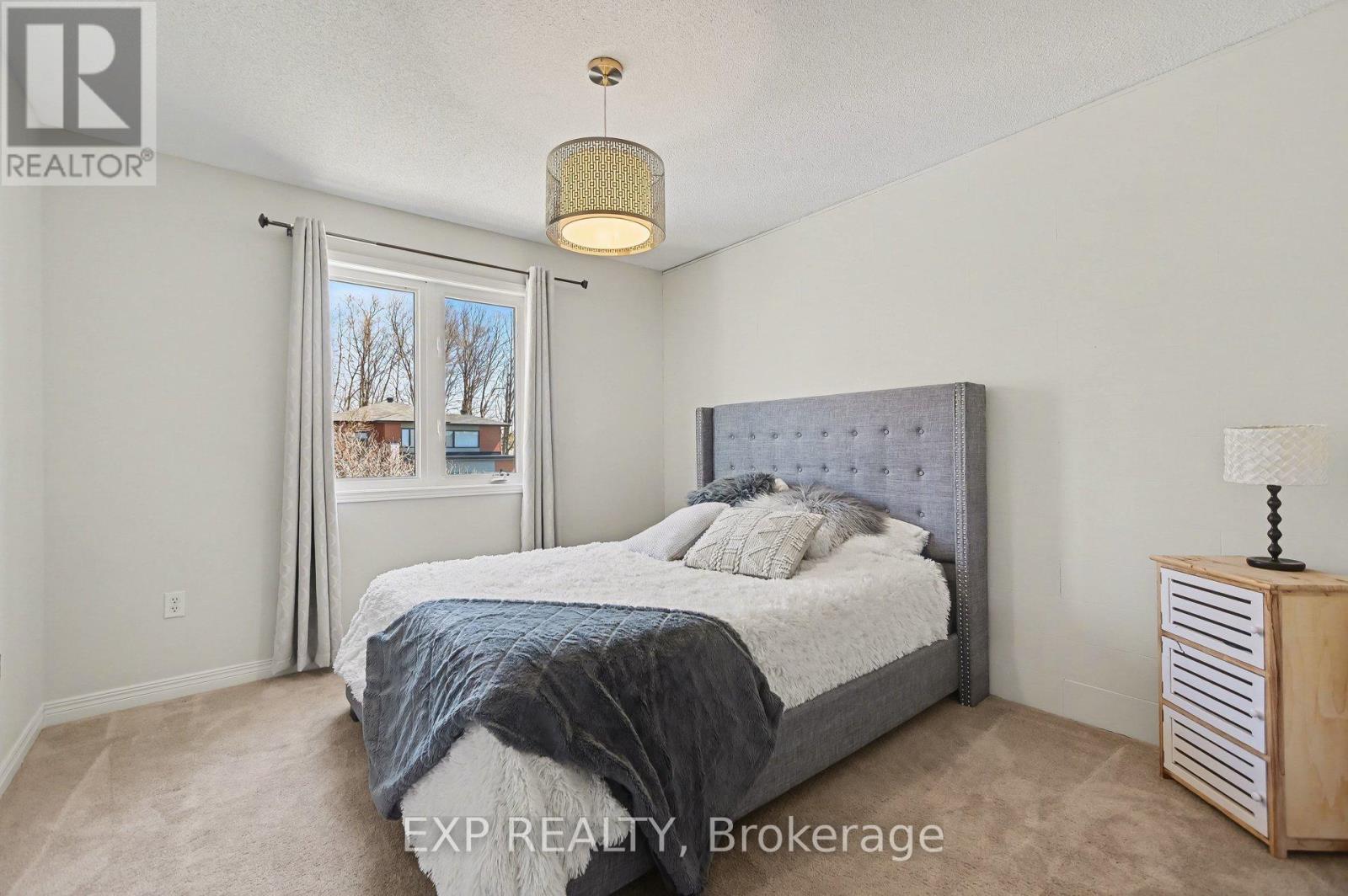 212 JASPER CRESCENT - 30