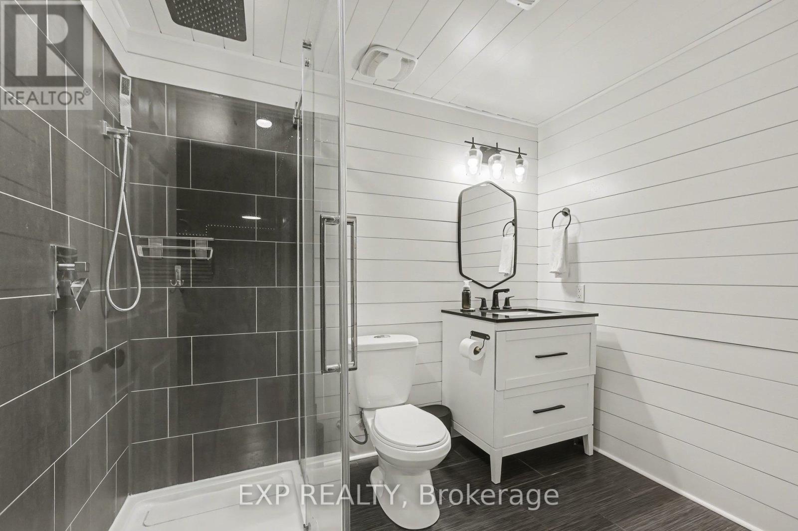 212 JASPER CRESCENT - 32