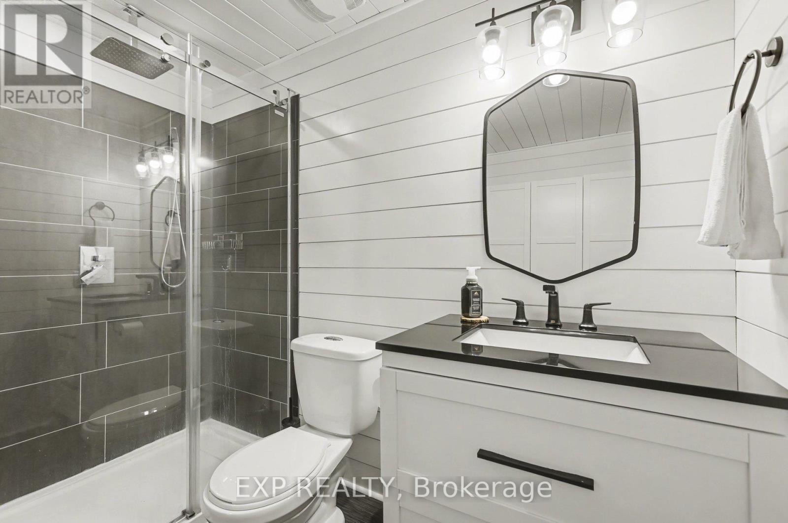 212 JASPER CRESCENT - 33