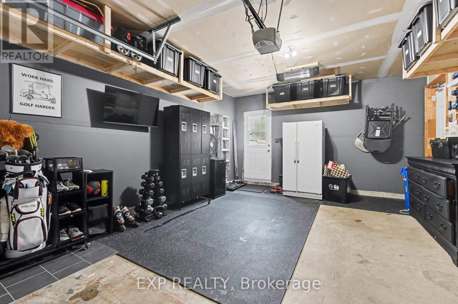 212 JASPER CRESCENT - 34