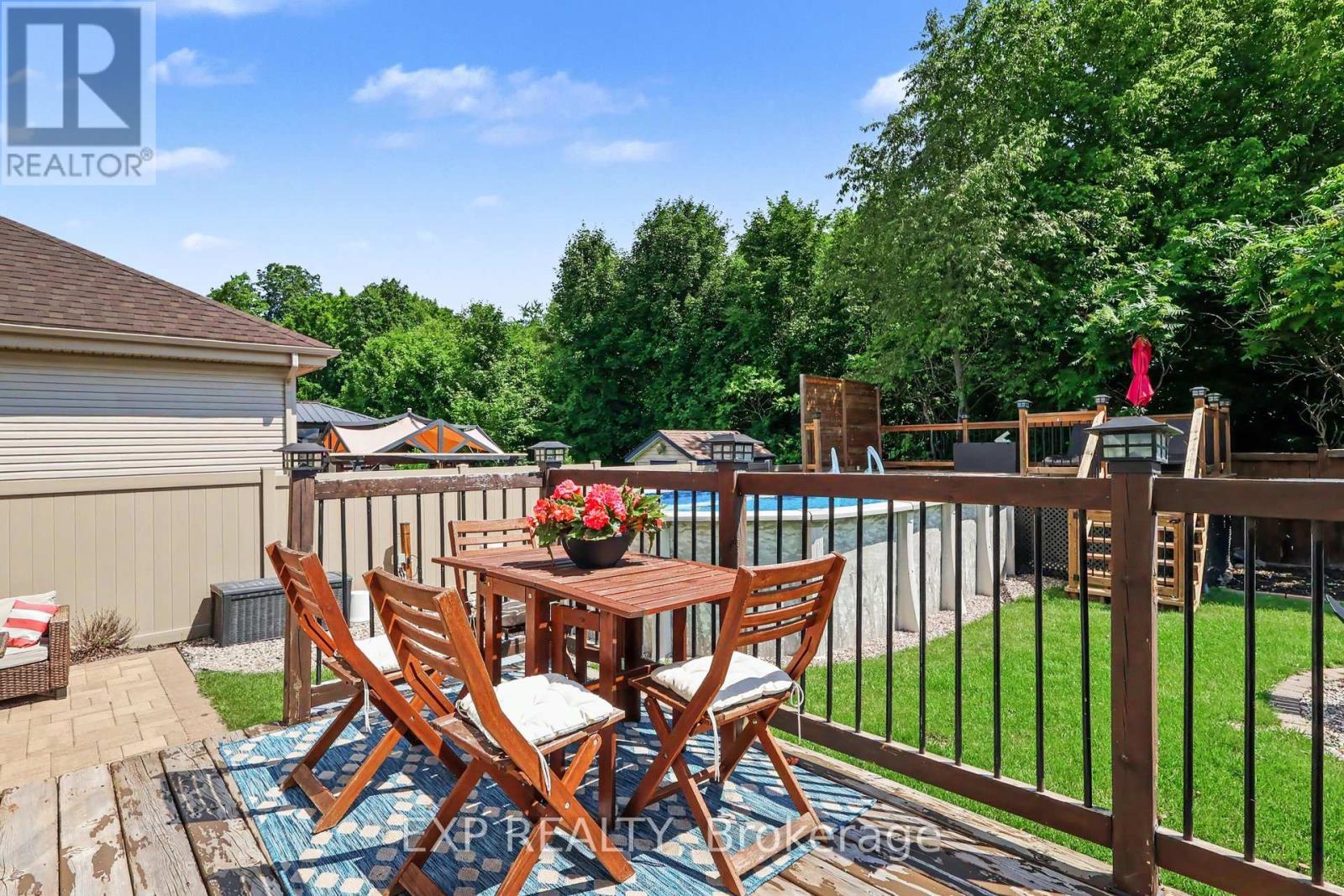 212 JASPER CRESCENT - 5