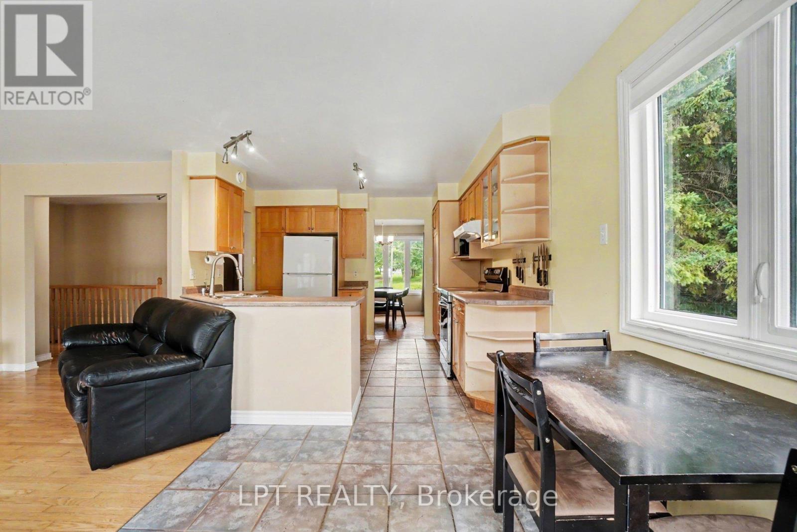 3 Bed, 2 Bath House for Sale in Ottawa – 3898 ETIENNE ROAD, Ottawa – MLS# X13487352 - Image 16