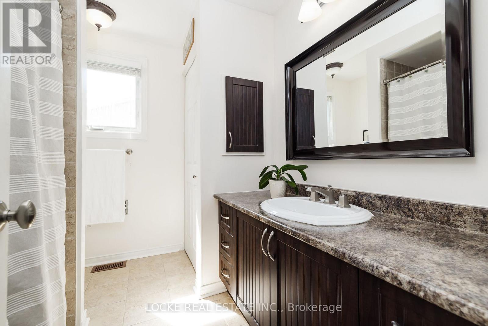 3 Bed, 3 Bath House for Sale in Ottawa – 1821 WOODHAVEN HEIGHTS, Ottawa – MLS# X13487426 - Image 31