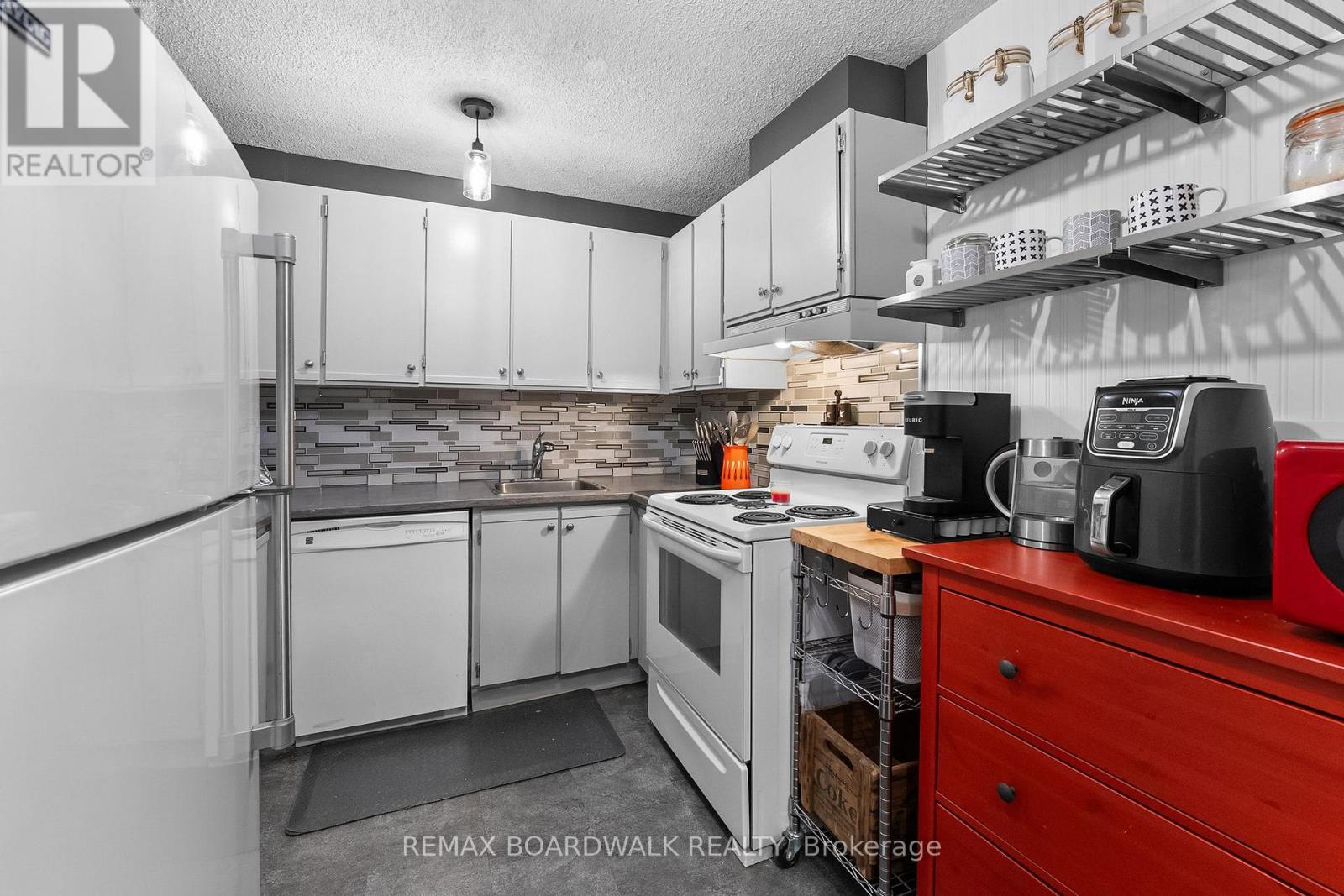 #812 40 LANDRY STREET - 17