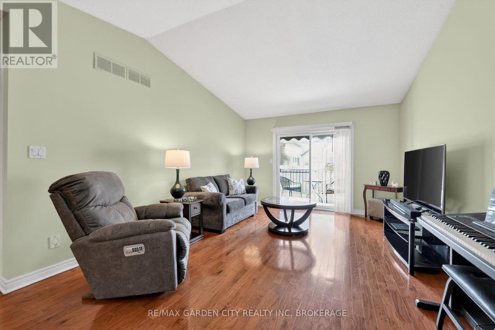 #9 162 FIRST STREET - 9