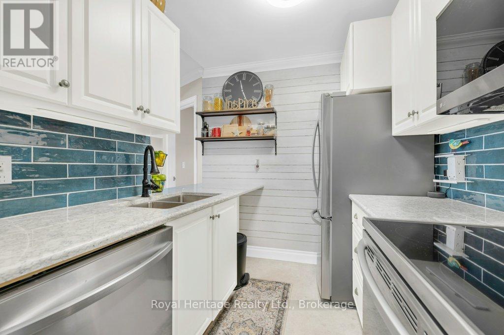#203 9 CENTRE STREET - 6