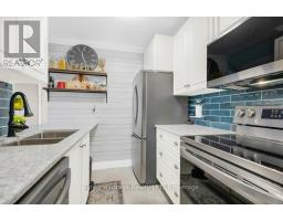 Bathroom - 203 - 9 Centre Street, Greater Napanee, ON K7R3X3 Photo 7