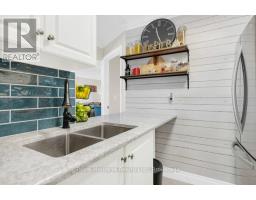Bathroom - 203 - 9 Centre Street, Greater Napanee, ON K7R3X3 Photo 8