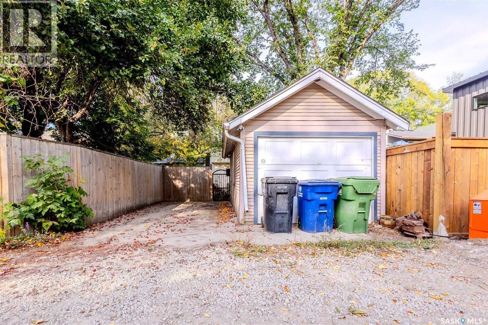 710 University DRIVE — photo 35