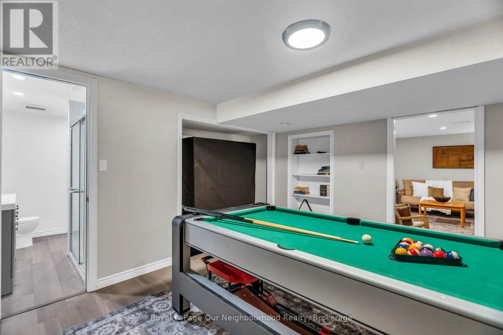 67 BARTLETT CRESCENT - 38