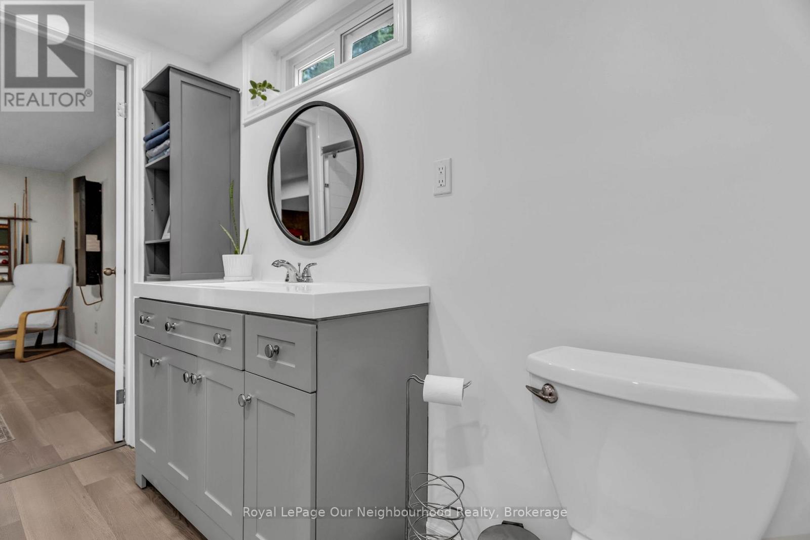 67 BARTLETT CRESCENT - 40