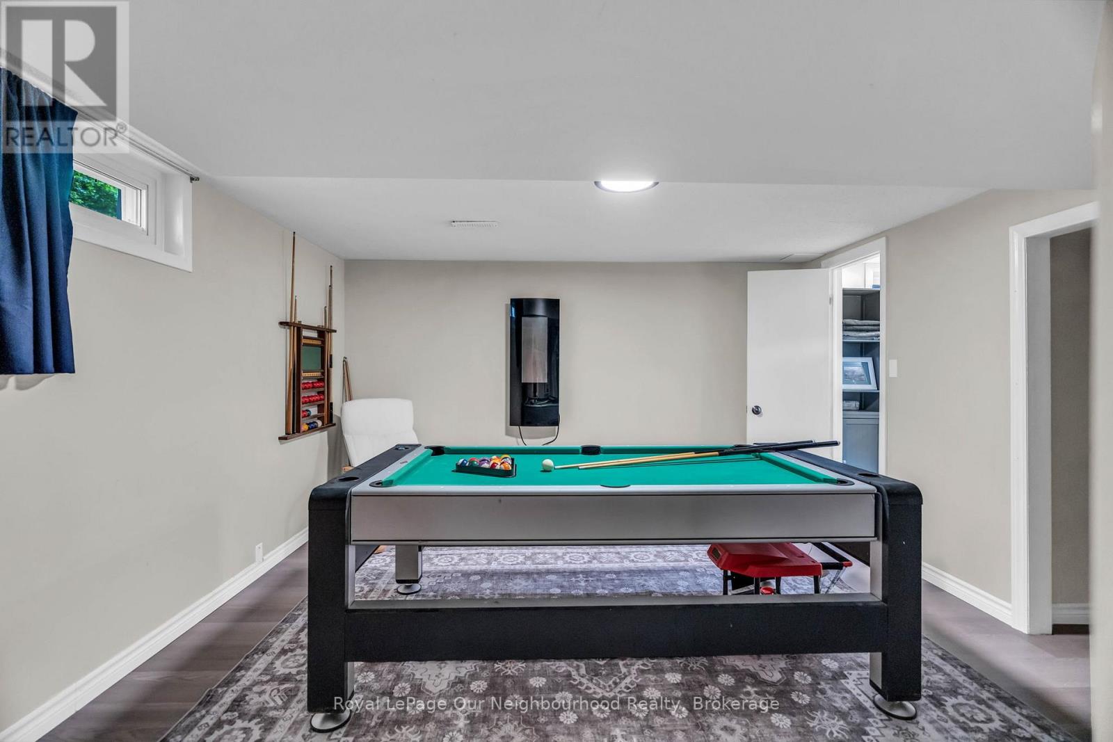 67 BARTLETT CRESCENT - 37