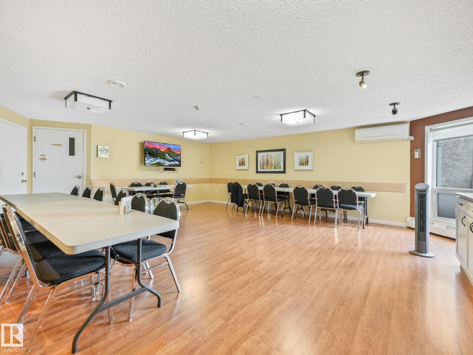 #212 15499 CASTLE DOWNS RD NW - 39